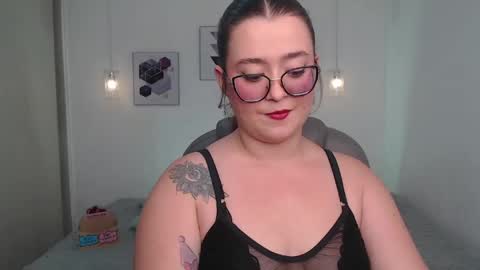 Snapshot of selene_rouse_ chatting on May 31, 2026, 9:27 pm selene_rouse_ online show from May 31, 2026, 9:27 pm