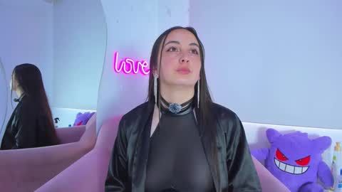 selene_swee online show from November 5, 2025, 12:16 pm