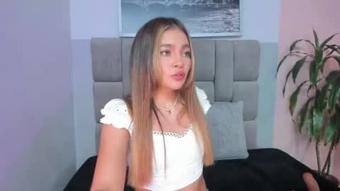 Selene online show from April 16, 2026, 8:42 pm