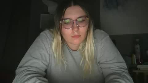 Selene online show from September 17, 2025, 11:39 pm