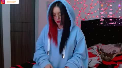 Snapshot of seleneg chatting on December 3, 2025, 8:34 am Selene G online show from December 3, 2025, 8:34 am