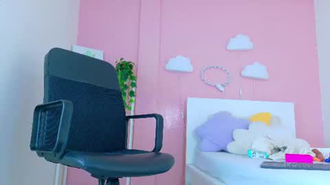 Snapshot of selenegibson__ chatting on June 26, 2026, 7:51 pm SELENE GIBSON online show from June 26, 2026, 7:51 pm