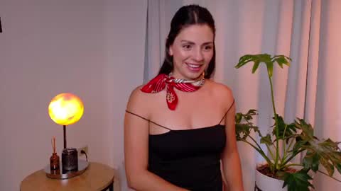 Snapshot of selenenova chatting on July 17, 2026, 3:29 pm Selene Nova online show from July 17, 2026, 3:29 pm