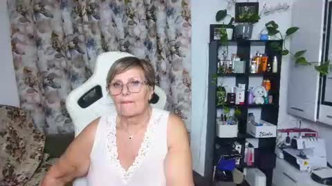 Selenna online show from December 17, 2024, 4:12 am