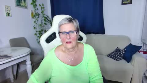 Selenna online show from February 12, 2026, 7:09 pm