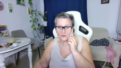 Snapshot of selenna57 chatting on April 3, 2026, 4:49 pm Selenna online show from April 3, 2026, 4:49 pm