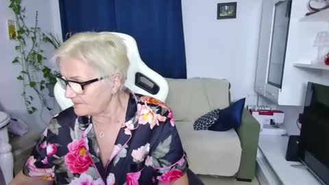 Snapshot of selenna57 chatting on April 13, 2026, 5:29 pm Selenna online show from April 13, 2026, 5:29 pm