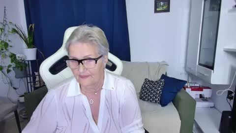 Snapshot of selenna57 chatting on April 14, 2026, 4:57 pm Selenna online show from April 14, 2026, 4:57 pm