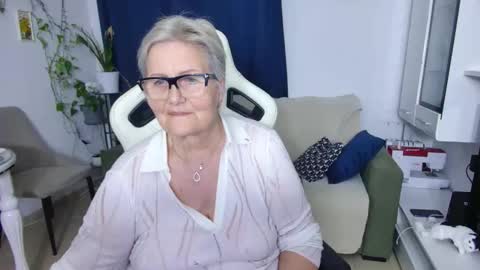 Snapshot of selenna57 chatting on April 15, 2026, 7:58 pm Selenna online show from April 15, 2026, 7:58 pm