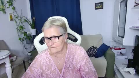 Snapshot of selenna57 chatting on April 16, 2026, 5:14 pm Selenna online show from April 16, 2026, 5:14 pm