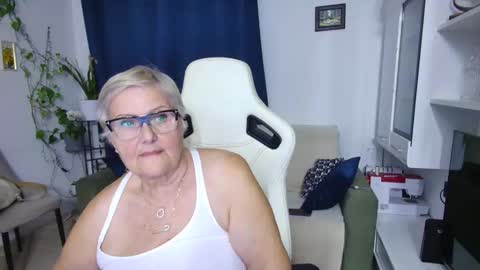 Snapshot of selenna57 chatting on April 20, 2026, 5:48 pm Selenna online show from April 20, 2026, 5:48 pm
