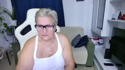 Snapshot of selenna57 chatting on April 22, 2026, 5:36 pm Selenna online show from April 22, 2026, 5:36 pm