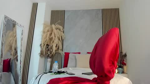 Snapshot of selennetaylor chatting on June 19, 2026, 5:06 pm Selenne online show from June 19, 2026, 5:06 pm