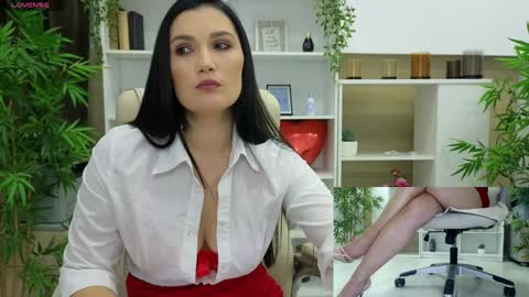 Snapshot of selinesole_ chatting on December 11, 2024, 5:04 pm Seline online show from December 11, 2024, 5:04 pm