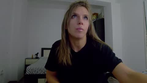 Snapshot of sellena_angel chatting on November 13, 2025, 8:30 pm sellena_angel online show from November 13, 2025, 8:30 pm