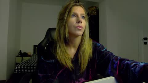 Snapshot of sellena_angel chatting on May 10, 2026, 2:00 pm sellena_angel online show from May 10, 2026, 2:00 pm