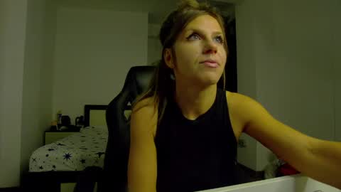 Snapshot of sellena_angel chatting on May 22, 2026, 4:34 pm sellena_angel online show from May 22, 2026, 4:34 pm
