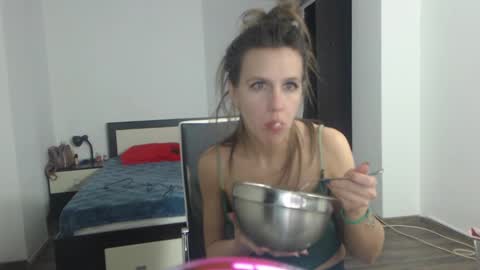 sellena_angels online show from February 17, 2025, 4:37 pm