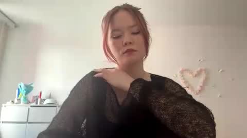 Snapshot of selmacalumag chatting on May 2, 2026, 7:13 am Lily online show from May 2, 2026, 7:13 am