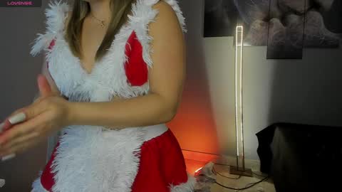 Snapshot of selyn_ chatting on December 7, 2024, 11:40 am Selyn online show from December 7, 2024, 11:40 am