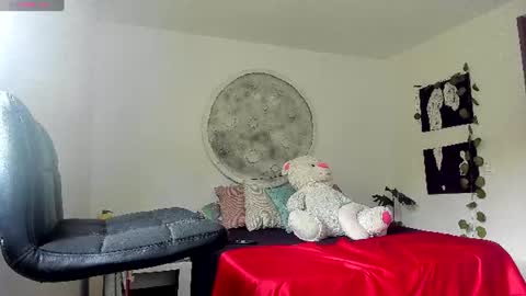Snapshot of selyn_ chatting on June 18, 2026, 11:58 am Selyn online show from June 18, 2026, 11:58 am