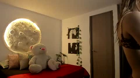 Snapshot of selyn_ chatting on June 21, 2026, 10:07 am Selyn online show from June 21, 2026, 10:07 am