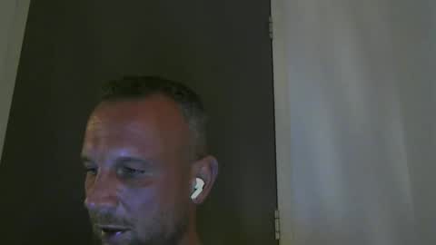 Snapshot of sence08 chatting on October 31, 2025, 6:31 pm sence08 online show from October 31, 2025, 6:31 pm