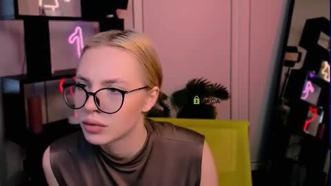 Snapshot of sendi_cais chatting on November 22, 2025, 9:30 am Sendi online show from November 22, 2025, 9:30 am