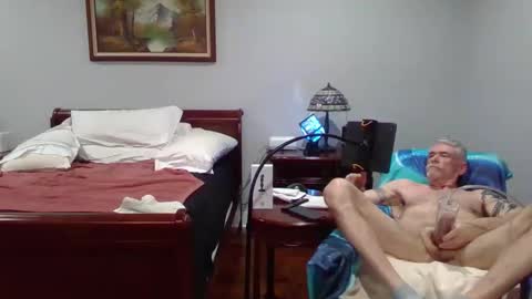 Snapshot of senergy11 chatting on January 17, 2026, 7:13 am BigJohnInKy online show from January 17, 2026, 7:13 am