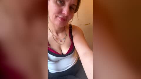 Snapshot of sennya_hayes chatting on February 5, 2026, 10:20 am Sennya online show from February 5, 2026, 10:20 am