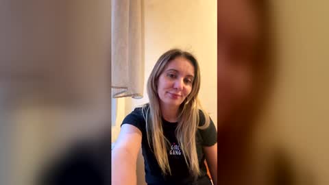 Snapshot of sennya_hayes chatting on February 9, 2026, 6:50 am Sennya online show from February 9, 2026, 6:50 am