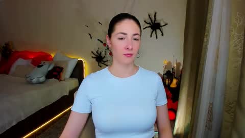 sensitiveheartt online show from October 26, 2025, 12:00 pm