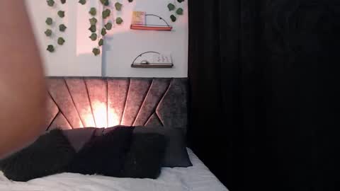 Snapshot of sensual_flame chatting on February 18, 2025, 4:26 am Camille and sophie online show from February 18, 2025, 4:26 am