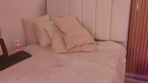 Sensual Kim77 online show from April 25, 2026, 1:41 pm
