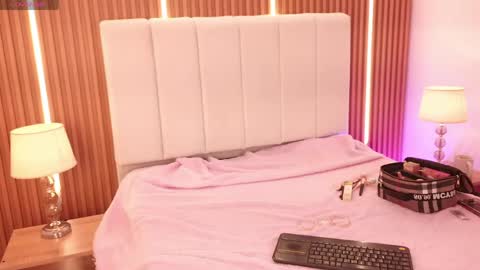 Snapshot of sensual_kim77 chatting on June 5, 2026, 12:33 pm Sensual Kim77 online show from June 5, 2026, 12:33 pm