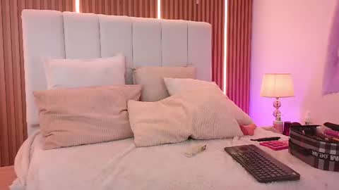 Snapshot of sensual_kim77 chatting on June 15, 2026, 2:03 am Sensual Kim77 online show from June 15, 2026, 2:03 am