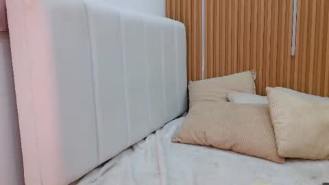 Sensual Kim77 online show from July 8, 2026, 1:04 pm