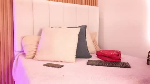 Sensual Kim77 online show from July 14, 2026, 12:33 pm