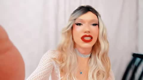 Mia online show from May 1, 2026, 12:04 am