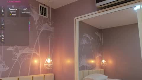 Snapshot of sensual_sophie_ chatting on October 2, 2025, 10:11 am Sophie online show from October 2, 2025, 10:11 am