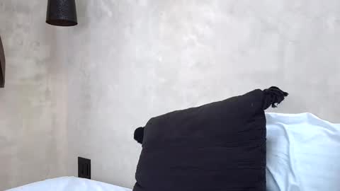 Cam online show from October 18, 2025, 7:14 pm