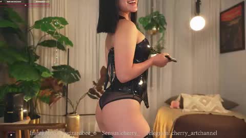 Snapshot of sensualcherry_ chatting on September 24, 2025, 12:25 am Maria- OF sensual bee online show from September 24, 2025, 12:25 am