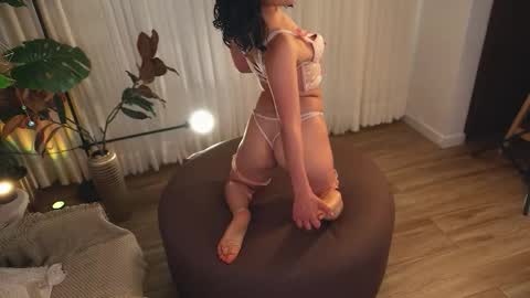 Snapshot of sensualcherry_ chatting on September 24, 2025, 9:40 pm Maria- OF sensual bee online show from September 24, 2025, 9:40 pm