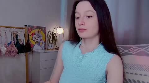 sensuallucy233 online show from June 1, 2026, 9:44 am