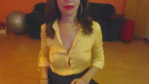 sensualmyra online show from May 1, 2026, 11:59 am