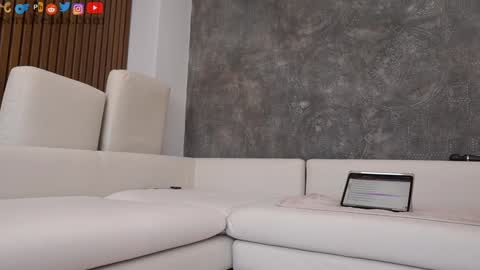 SeraReads online show from September 10, 2025, 9:09 am