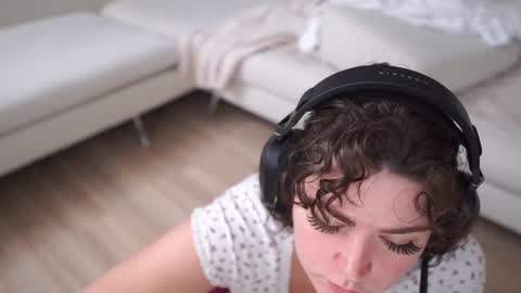 SeraReads online show from September 17, 2025, 3:35 pm