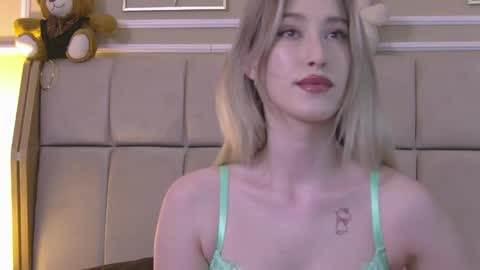 Snapshot of serena_bennet chatting on May 27, 2026, 8:55 am Serena online show from May 27, 2026, 8:55 am