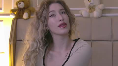 Snapshot of serena_bennet chatting on June 9, 2026, 8:37 am Serena online show from June 9, 2026, 8:37 am