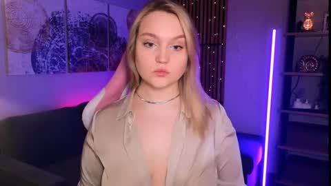 Snapshot of serena_johnsons chatting on March 15, 2026, 12:11 pm Serena online show from March 15, 2026, 12:11 pm